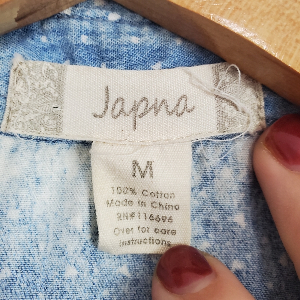 Japna chambray sleeveless top button up medium - Picture 4 of 4